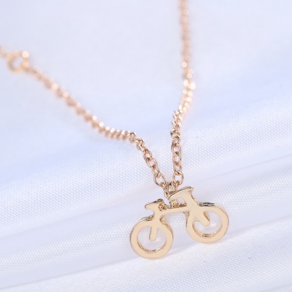 ❤️4 for $20 Sale❤️ 18k Gold plated Necklace - Picture 3 of 3